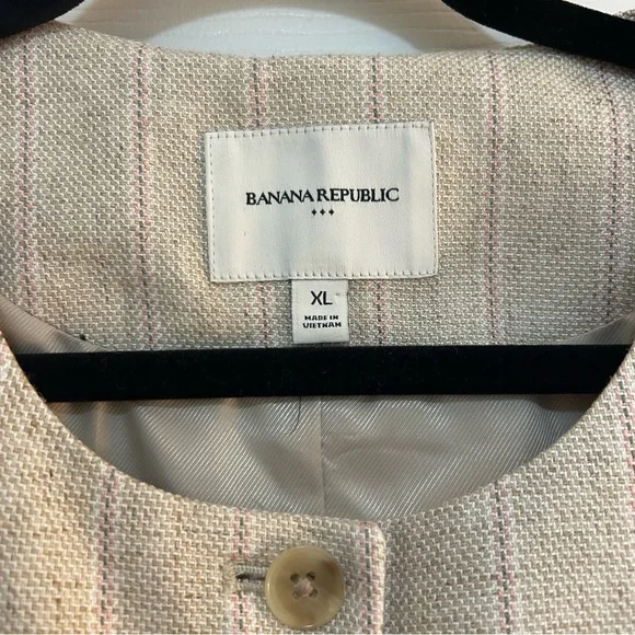 Banana Republic Light Tan Linen
Sleeveless Vest w/ Pinstripes - XL - Picture 2 of 6